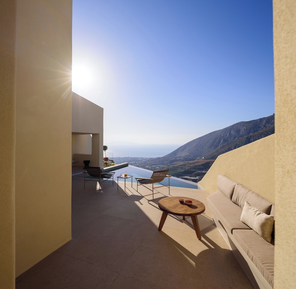 Elessa Hotel — Swimming pool in Pyrgos Kallistis, South Aegean
