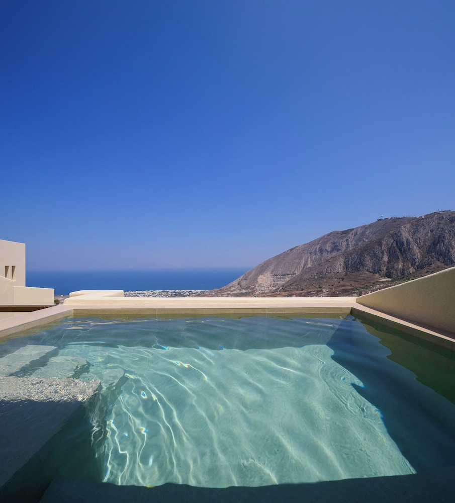 Elessa Hotel — Swimming pool in Pyrgos Kallistis, South Aegean