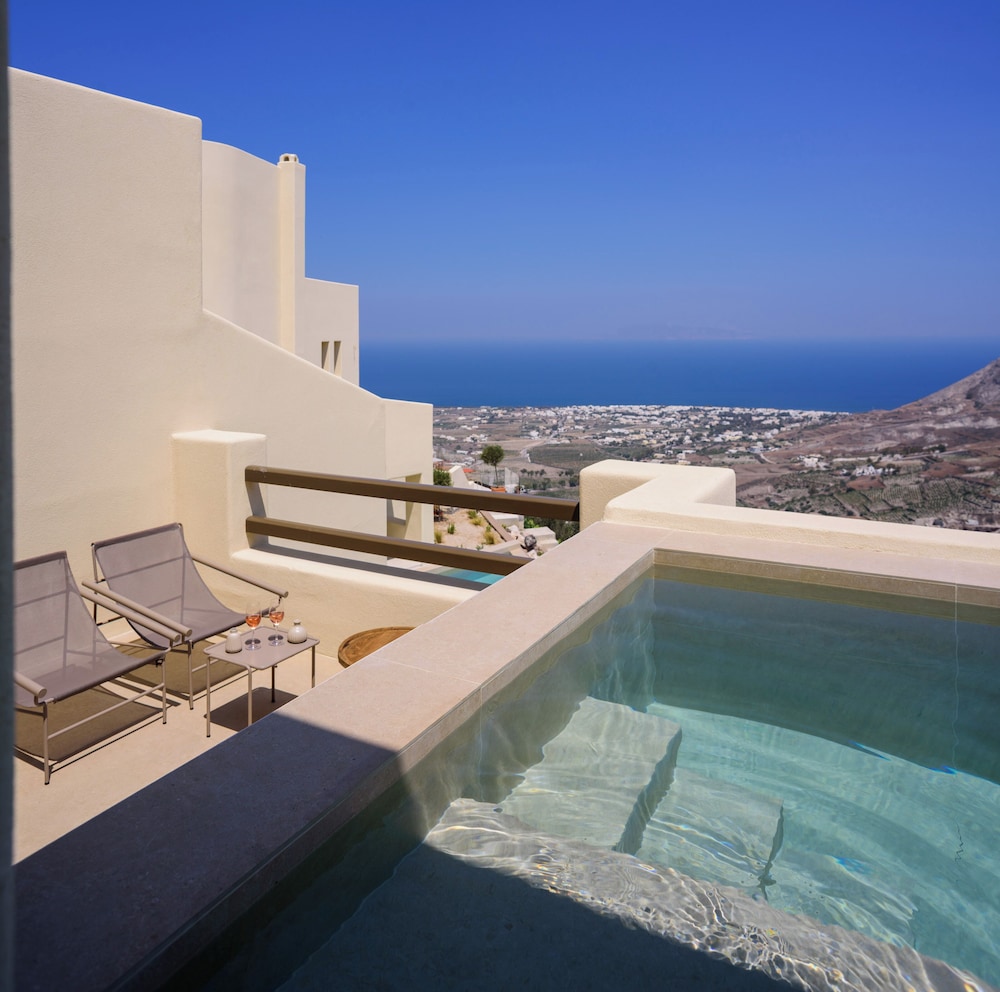 Elessa Hotel — Hotel building in Pyrgos Kallistis, South Aegean