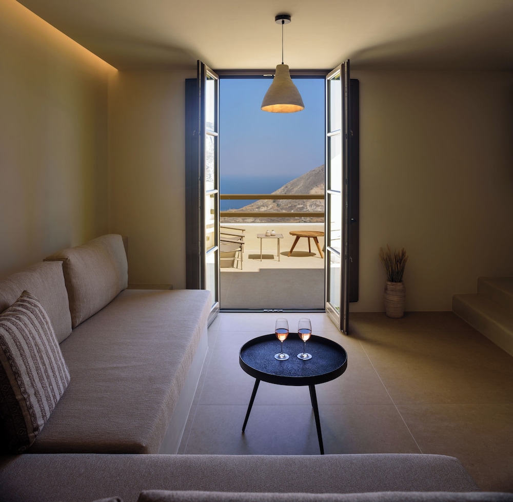 Elessa Hotel — Hotel rooms in Pyrgos Kallistis, South Aegean
