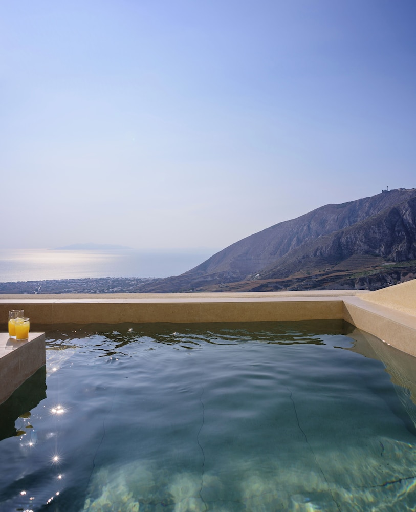 Elessa Hotel — Swimming pool in Pyrgos Kallistis, South Aegean