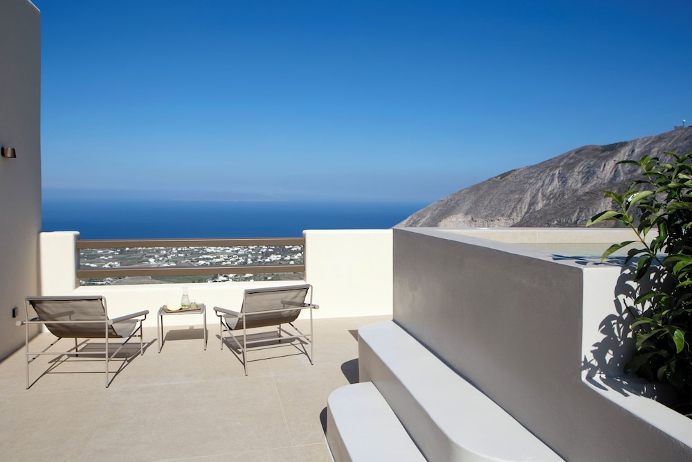 Elessa Hotel — Hotel building in Pyrgos Kallistis, South Aegean