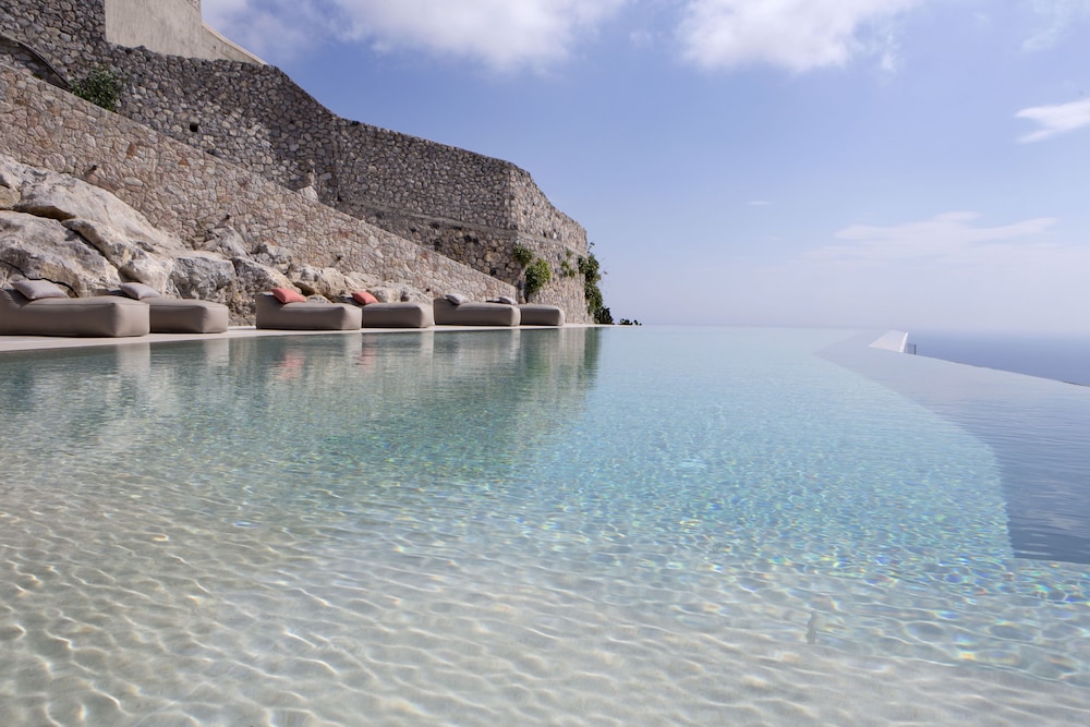 Elessa Hotel — Swimming pool in Pyrgos Kallistis, South Aegean