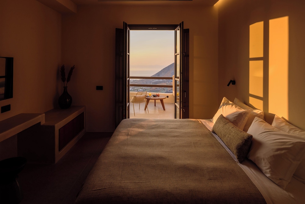 Elessa Hotel — Hotel rooms in Pyrgos Kallistis, South Aegean