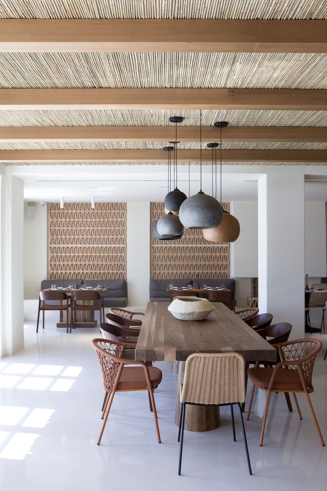 Elessa Hotel — Restaurant & bars in Pyrgos Kallistis, South Aegean