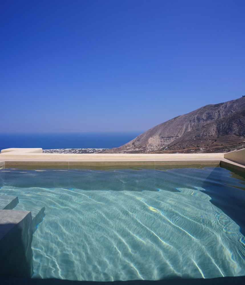 Elessa Hotel — Swimming pool in Pyrgos Kallistis, South Aegean