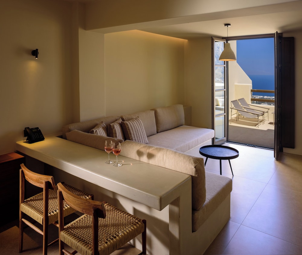 Elessa Hotel — Hotel rooms in Pyrgos Kallistis, South Aegean