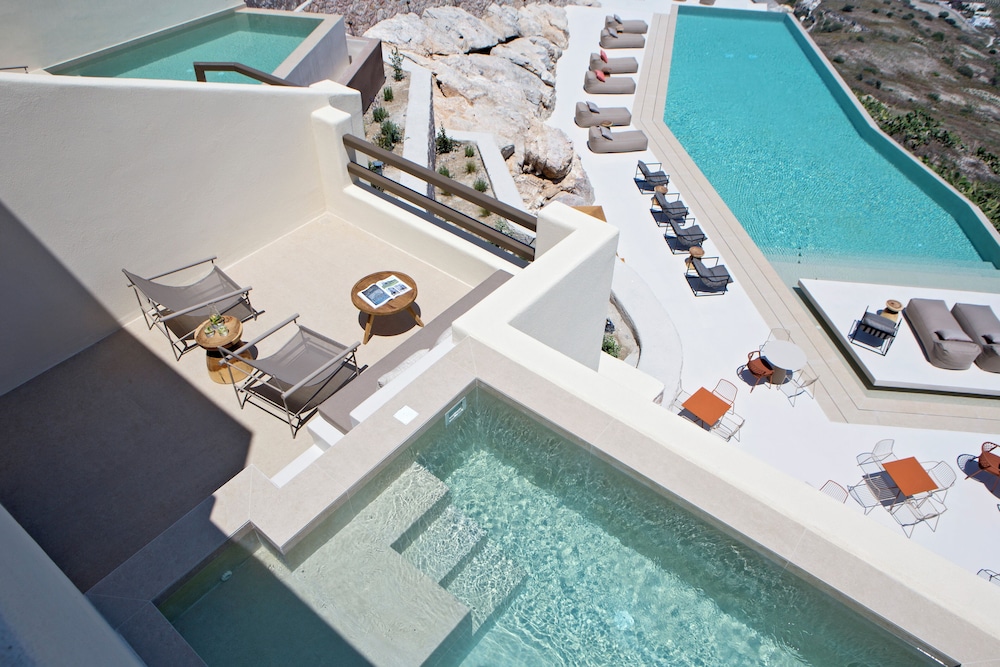 Elessa Hotel — Swimming pool in Pyrgos Kallistis, South Aegean