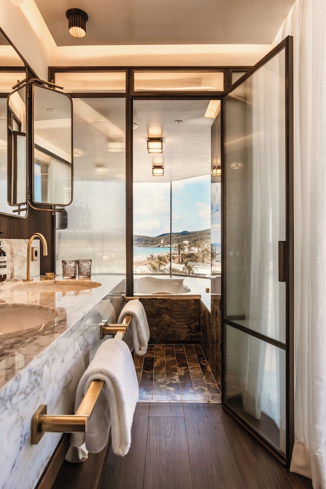 BLESS Ibiza The Site - Preferred Hotels & Resorts, Legend Collection — Hotel rooms in Playa d'en Bossa, Balearic Islands