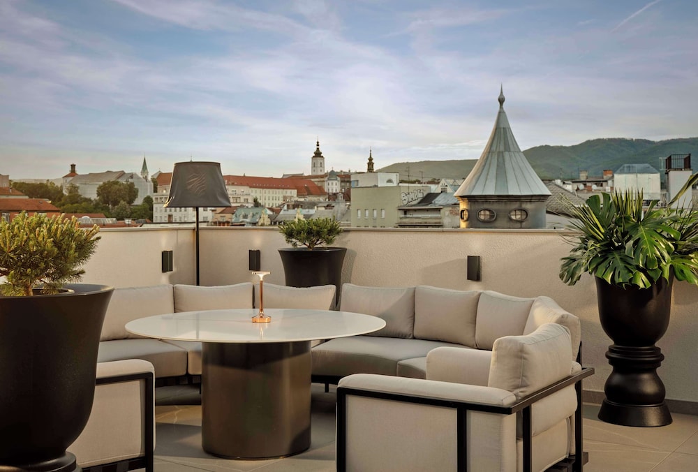 art’otel Zagreb — Restaurant & bars in Zagreb, Zagreb (city)