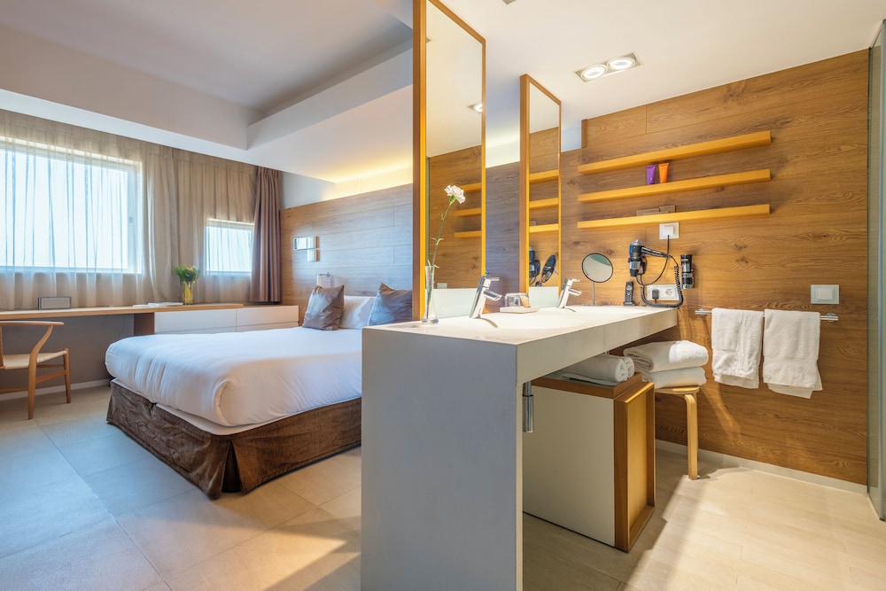 Leonardo Boutique Mallorca Port Portals - Adults Only — Hotel rooms in Portals Nous, Balearic Islands