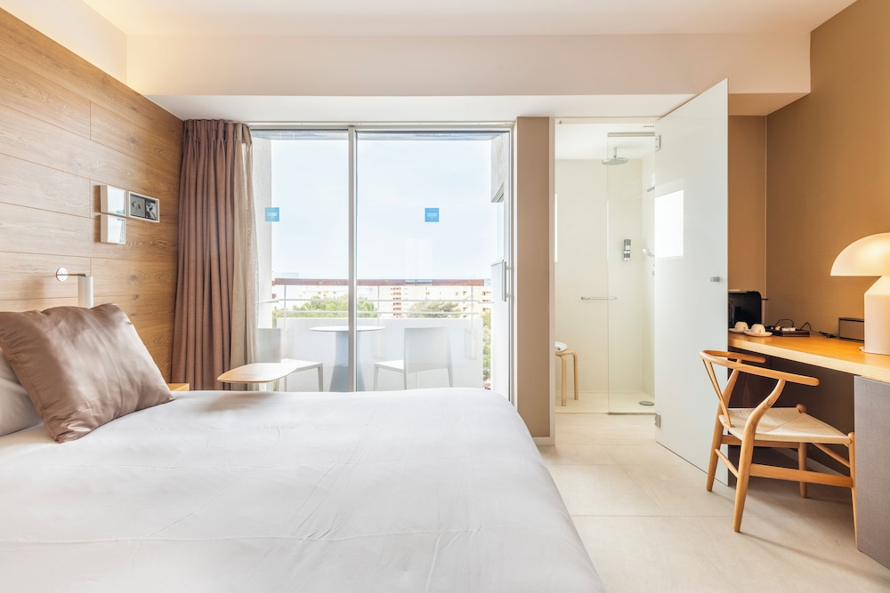 Leonardo Boutique Mallorca Port Portals - Adults Only — Hotel rooms in Portals Nous, Balearic Islands