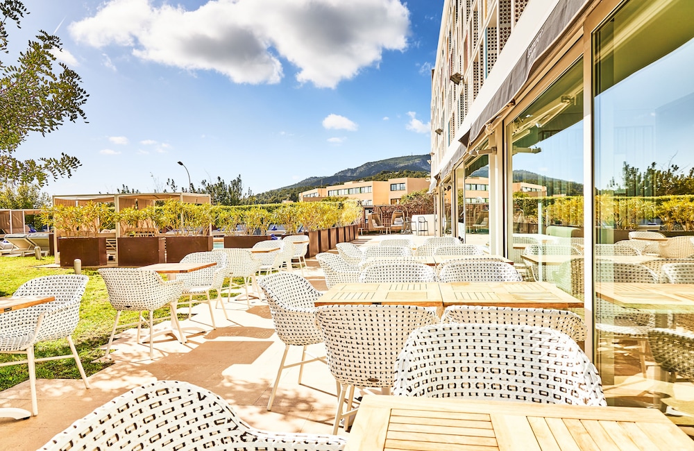 Leonardo Boutique Mallorca Port Portals - Adults Only — Restaurant & bars in Portals Nous, Balearic Islands