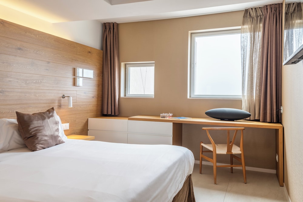 Leonardo Boutique Mallorca Port Portals - Adults Only — Hotel rooms in Portals Nous, Balearic Islands