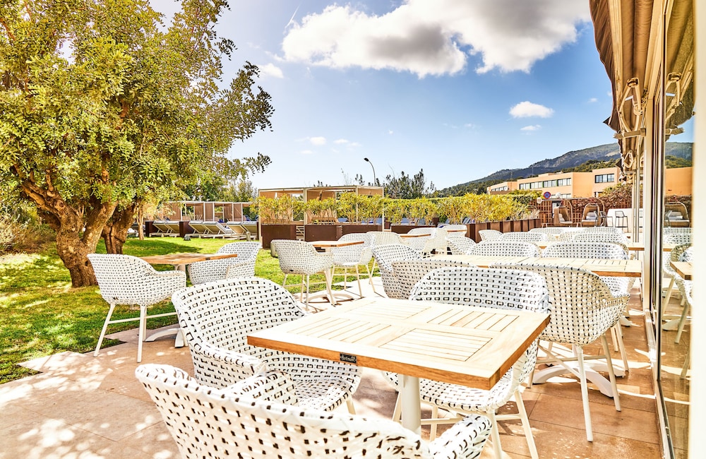 Leonardo Boutique Mallorca Port Portals - Adults Only — Restaurant & bars in Portals Nous, Balearic Islands