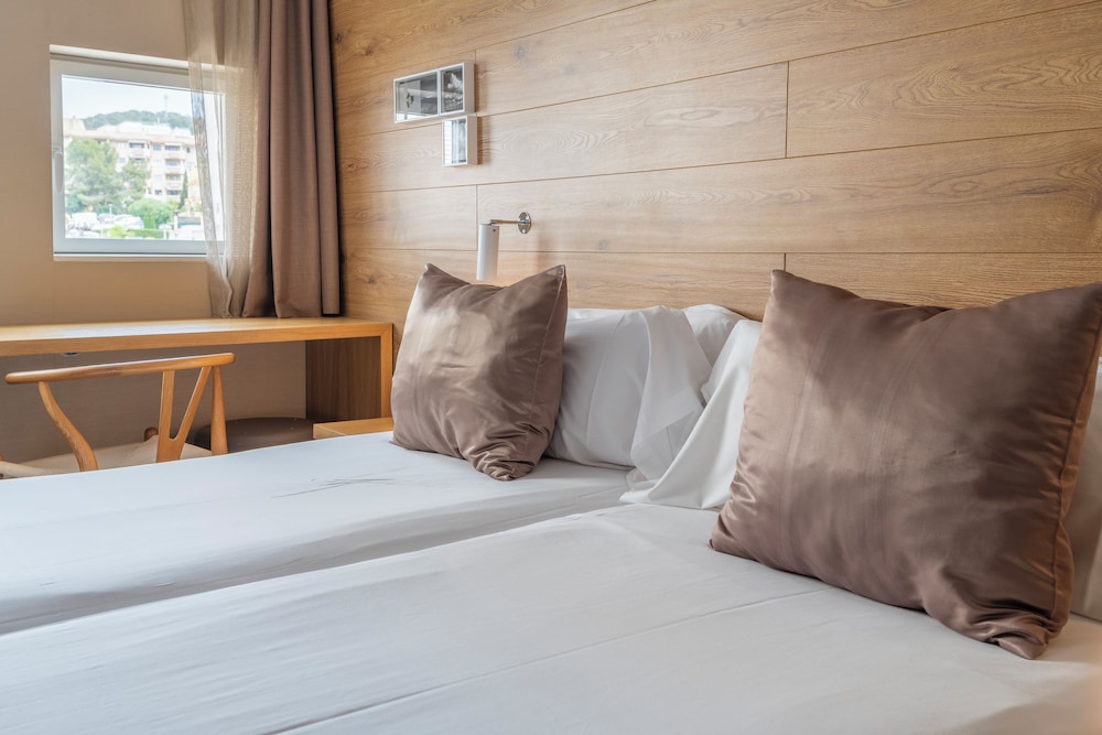 Leonardo Boutique Mallorca Port Portals - Adults Only — Hotel rooms in Portals Nous, Balearic Islands