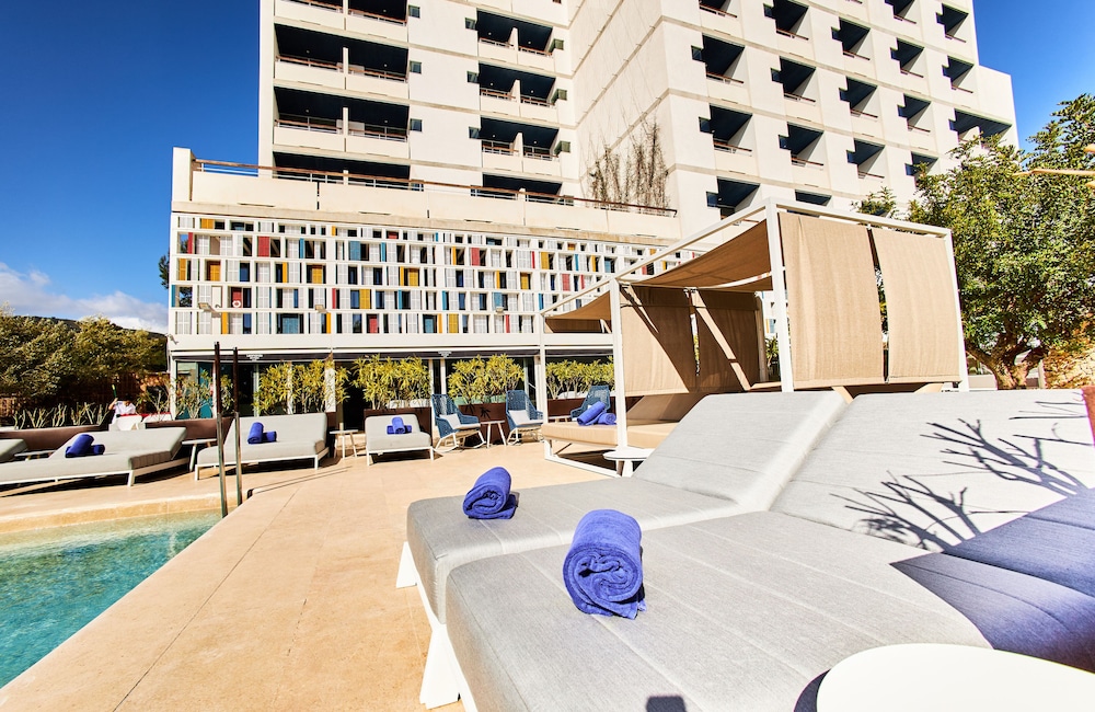 Leonardo Boutique Mallorca Port Portals - Adults Only — Hotel building in Portals Nous, Balearic Islands