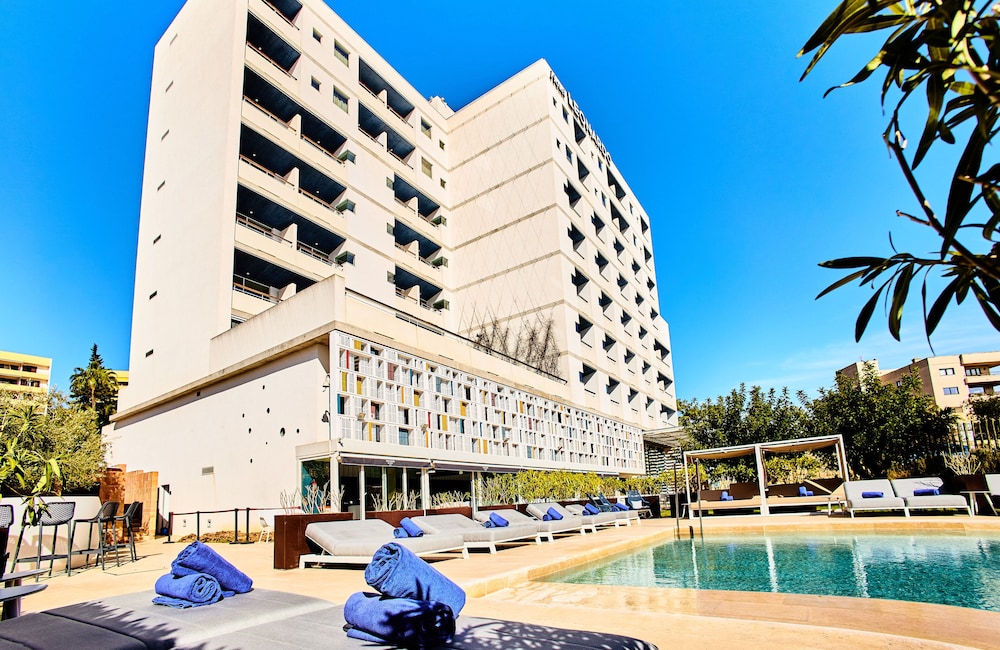 Leonardo Boutique Mallorca Port Portals - Adults Only — Hotel building in Portals Nous, Balearic Islands