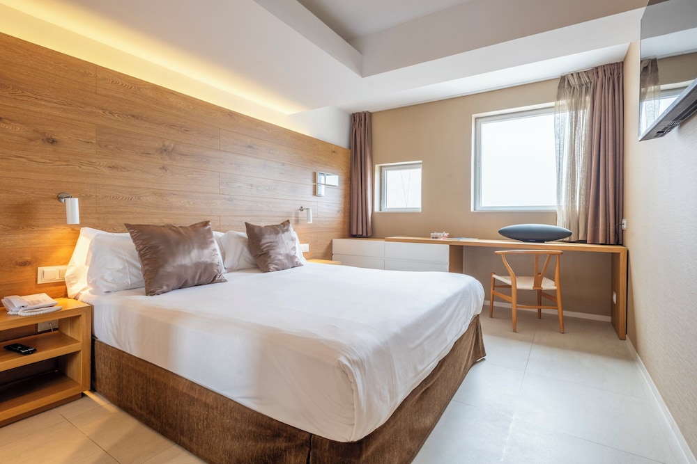 Leonardo Boutique Mallorca Port Portals - Adults Only — Hotel rooms in Portals Nous, Balearic Islands