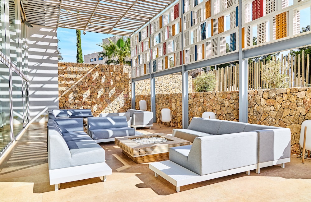 Leonardo Boutique Mallorca Port Portals - Adults Only — Restaurant & bars in Portals Nous, Balearic Islands