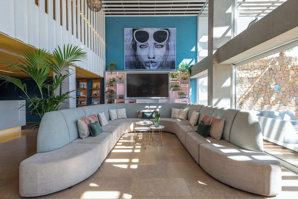 Leonardo Boutique Mallorca Port Portals - Adults Only — Hotel building in Portals Nous, Balearic Islands