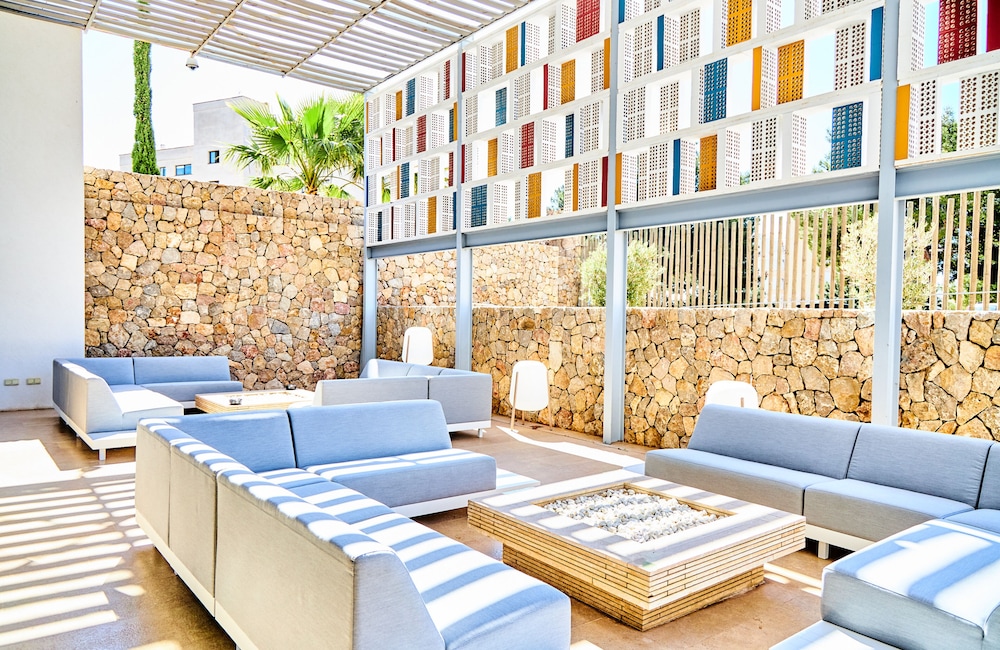 Leonardo Boutique Mallorca Port Portals - Adults Only — Restaurant & bars in Portals Nous, Balearic Islands