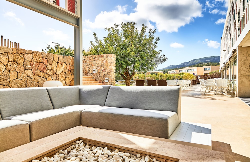 Leonardo Boutique Mallorca Port Portals - Adults Only — Restaurant & bars in Portals Nous, Balearic Islands