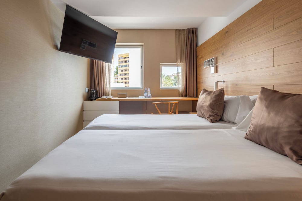 Leonardo Boutique Mallorca Port Portals - Adults Only — Hotel rooms in Portals Nous, Balearic Islands
