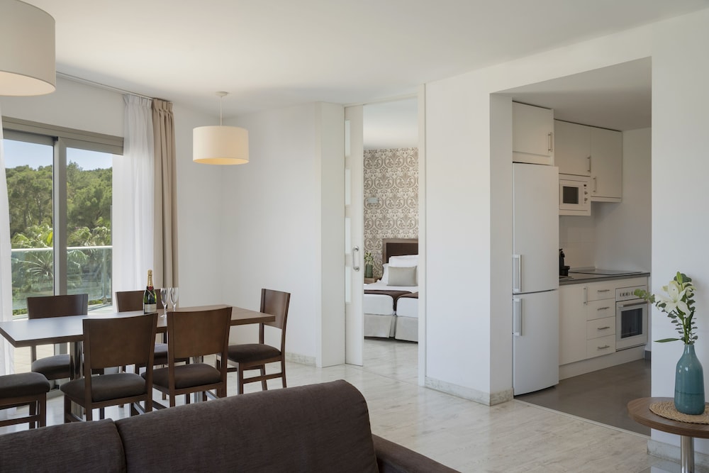Portodrach Aparthotel & Suites — Hotel rooms in Porto Cristo, Balearic Islands