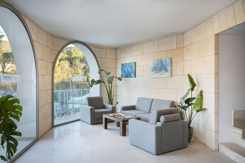 Portodrach Aparthotel & Suites — Hotel building in Porto Cristo, Balearic Islands