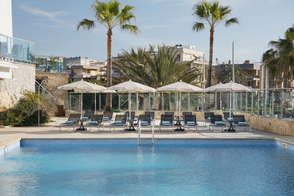 Portodrach Aparthotel & Suites — Swimming pool in Porto Cristo, Balearic Islands
