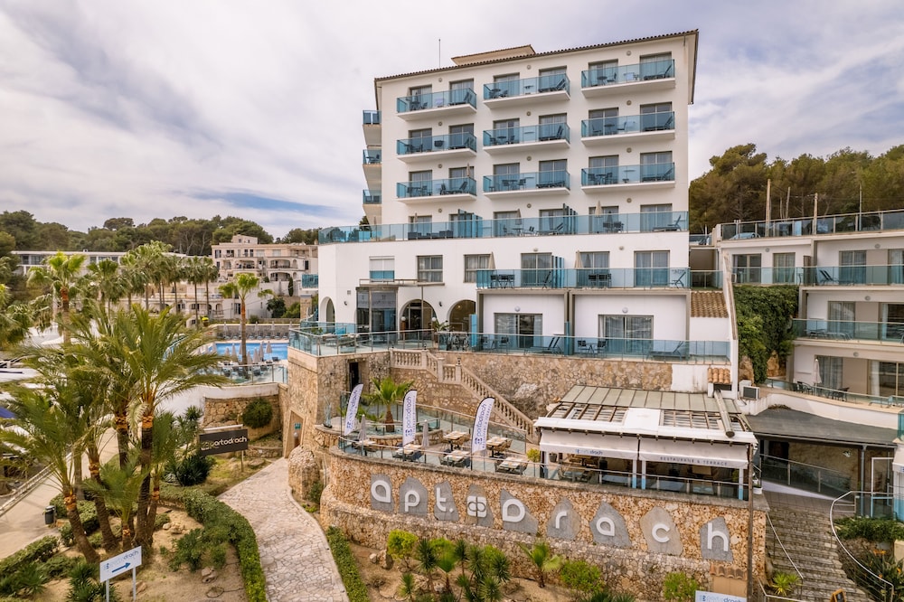 Portodrach Aparthotel & Suites — Hotel building in Porto Cristo, Balearic Islands