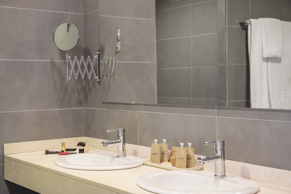 Portodrach Aparthotel & Suites — Hotel rooms in Porto Cristo, Balearic Islands