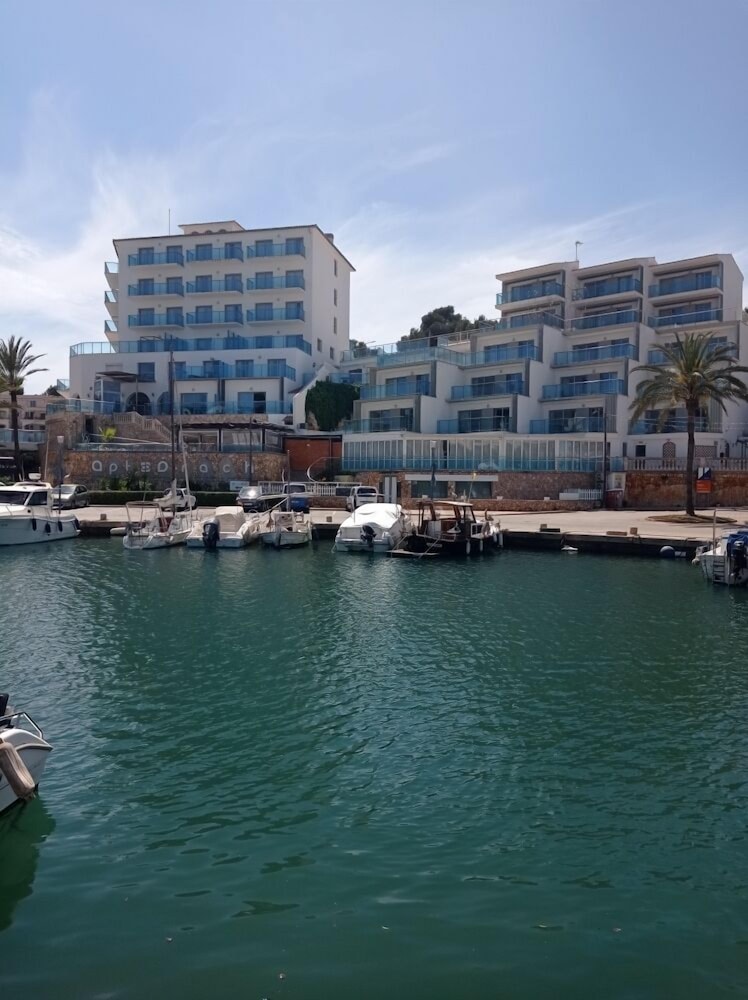 Portodrach Aparthotel & Suites — Hotel building in Porto Cristo, Balearic Islands