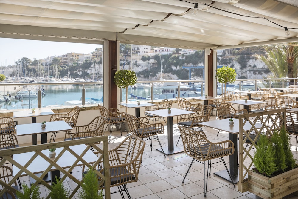 Portodrach Aparthotel & Suites — Restaurant & bars in Porto Cristo, Balearic Islands