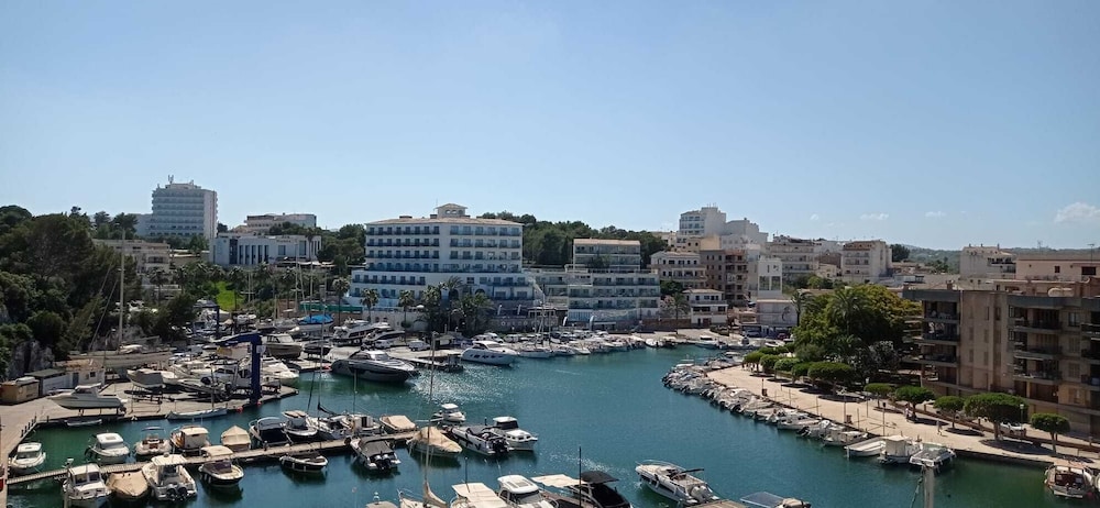 Portodrach Aparthotel & Suites — Hotel building in Porto Cristo, Balearic Islands