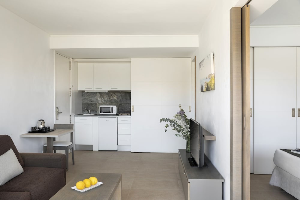 Portodrach Aparthotel & Suites — Hotel rooms in Porto Cristo, Balearic Islands