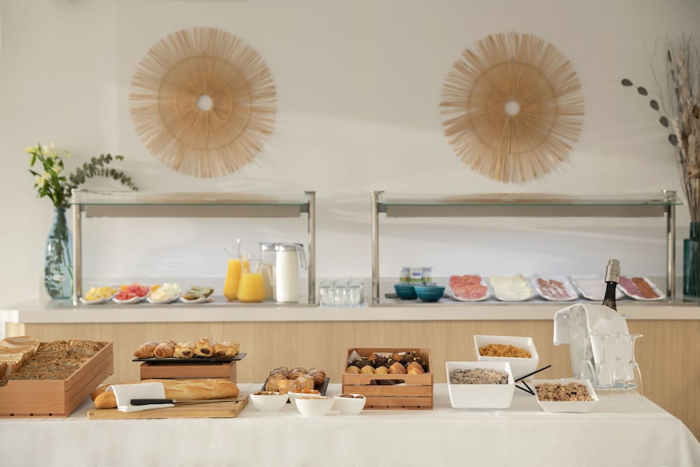 Portodrach Aparthotel & Suites — Restaurant & bars in Porto Cristo, Balearic Islands