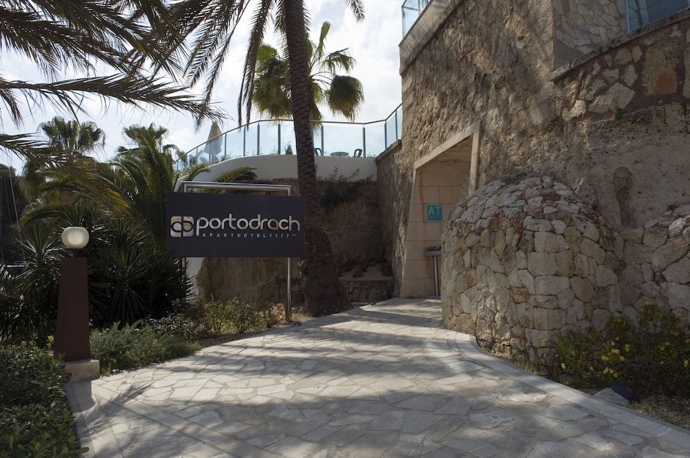 Portodrach Aparthotel & Suites — Hotel building in Porto Cristo, Balearic Islands