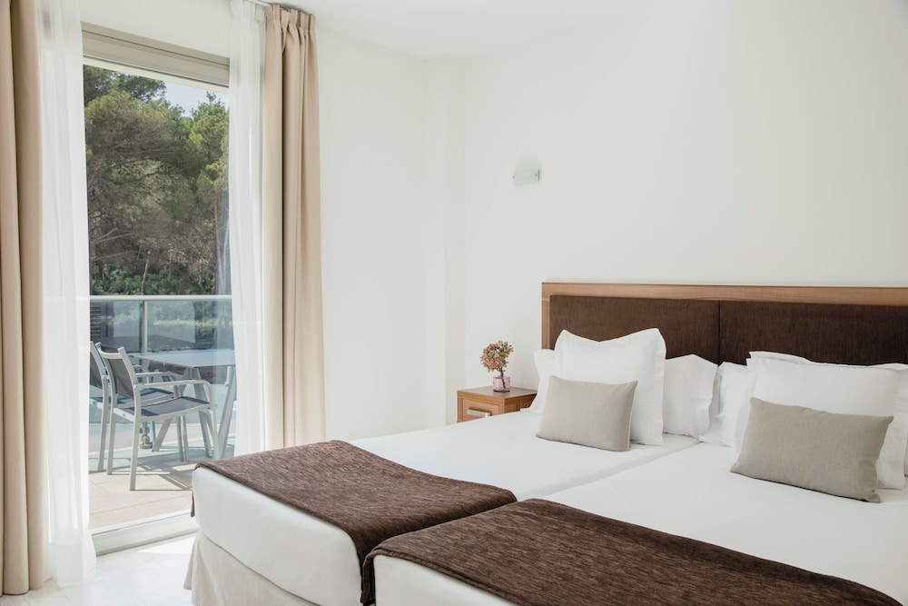 Portodrach Aparthotel & Suites — Hotel rooms in Porto Cristo, Balearic Islands