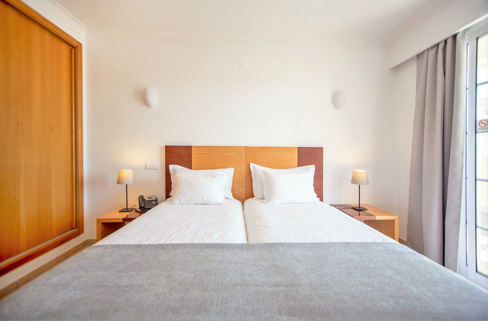 Aqua Mar Albufeira — Hotel rooms in Albufeira, Faro