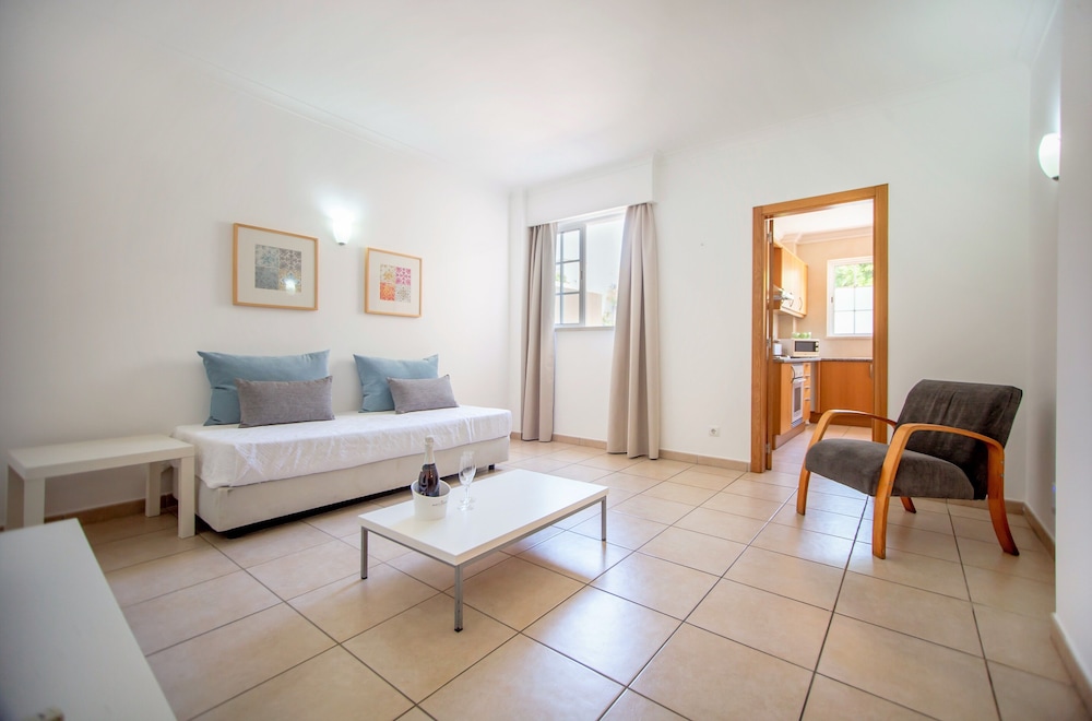 Aqua Mar Albufeira — Hotel rooms in Albufeira, Faro