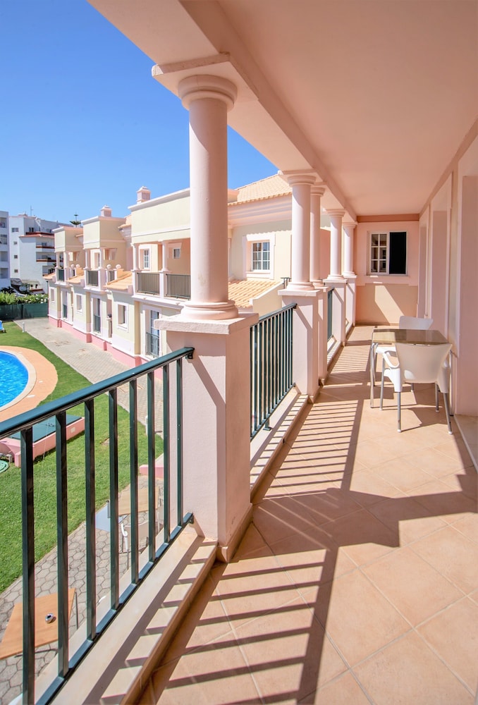 Aqua Mar Albufeira — Hotel building in Albufeira, Faro