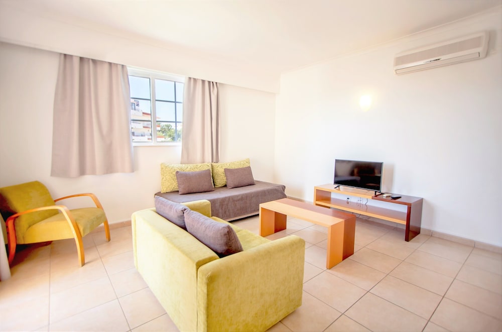 Aqua Mar Albufeira — Hotel rooms in Albufeira, Faro