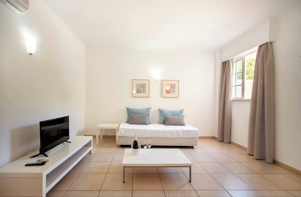 Aqua Mar Albufeira — Hotel rooms in Albufeira, Faro