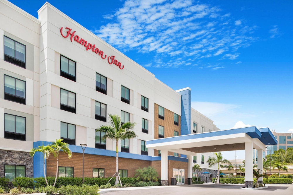 Hampton Inn Fort Myers Downtown — Hotel building in Fort Myers, Florida