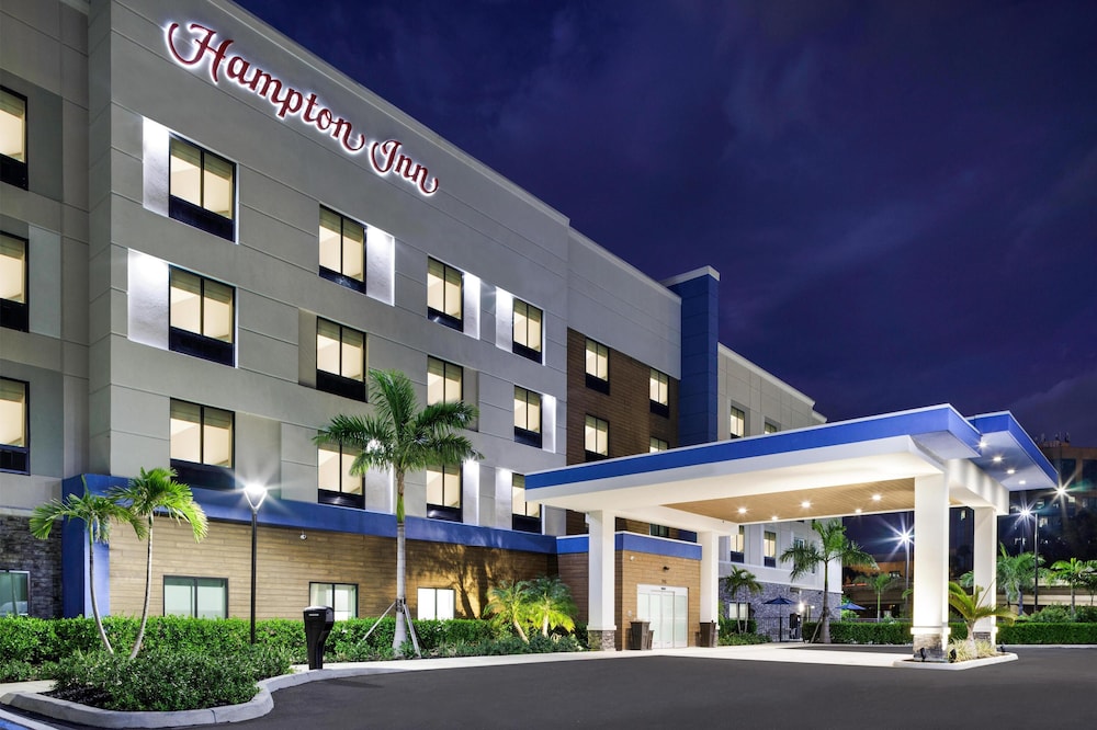 Hampton Inn Fort Myers Downtown — Hotel building in Fort Myers, Florida
