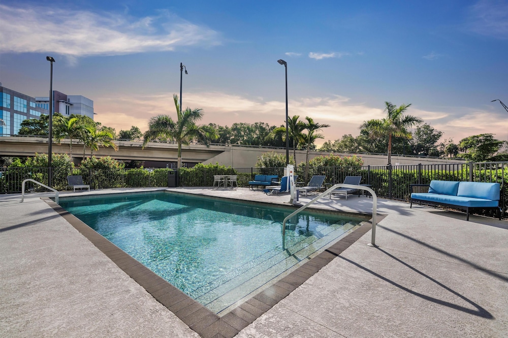 Hampton Inn Fort Myers Downtown — Swimming pool in Fort Myers, Florida