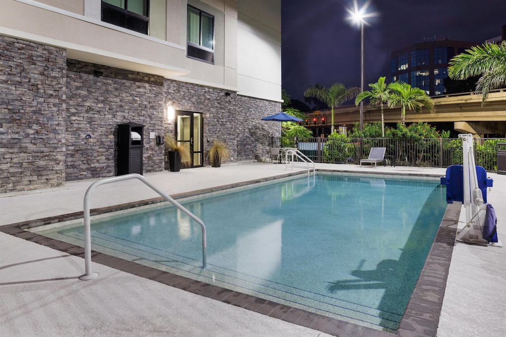 Hampton Inn Fort Myers Downtown — Swimming pool in Fort Myers, Florida