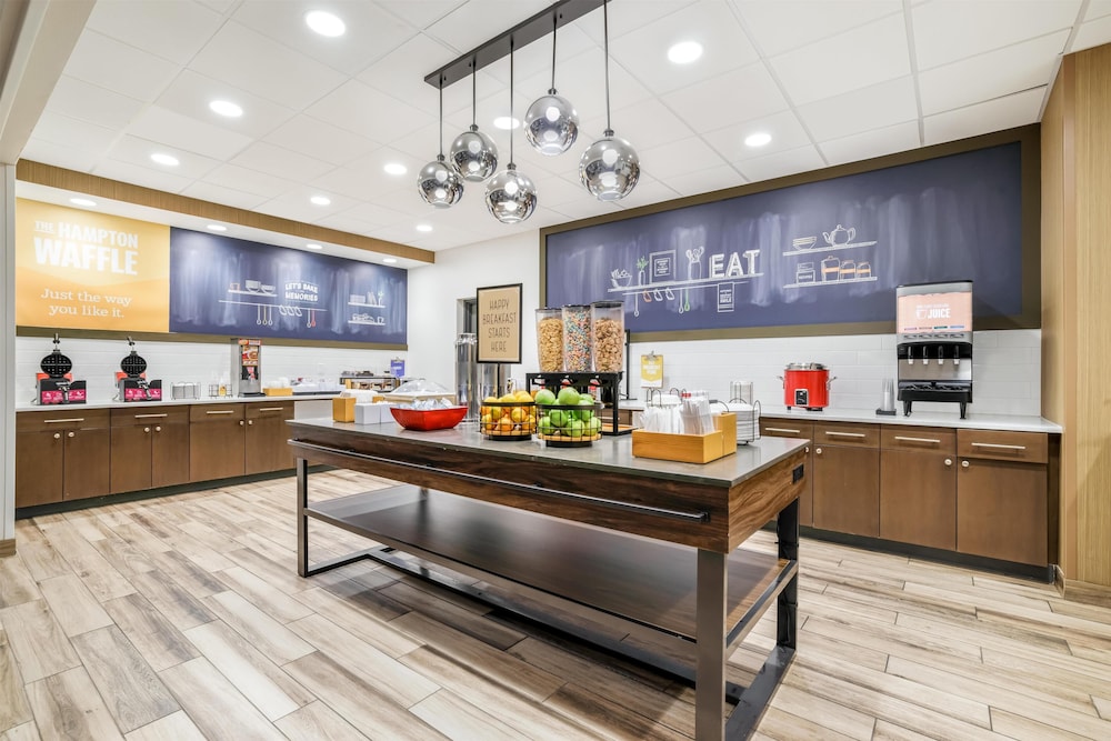 Hampton Inn Fort Myers Downtown — Restaurant & bars in Fort Myers, Florida